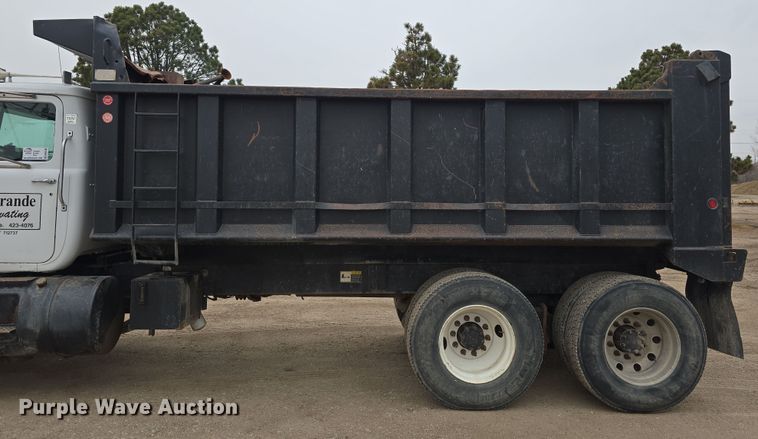 image for item DW3186 2001 Mack RD688S dump truck