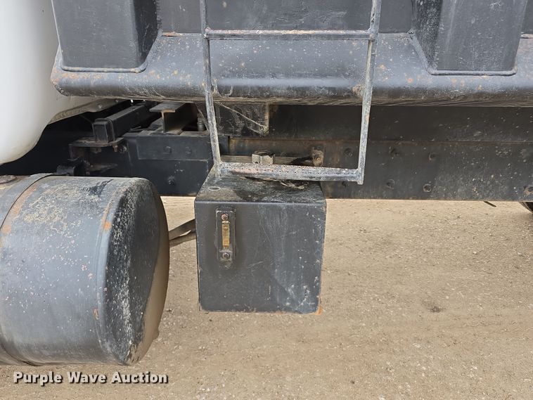 image for item DW3186 2001 Mack RD688S dump truck