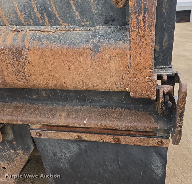 image for item DW3186 2001 Mack RD688S dump truck