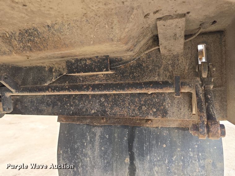 image for item DW3186 2001 Mack RD688S dump truck