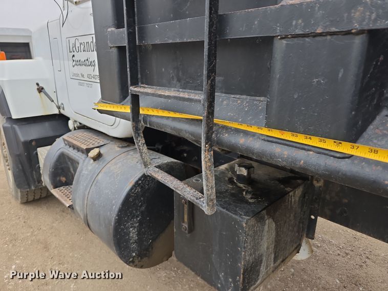 image for item DW3186 2001 Mack RD688S dump truck