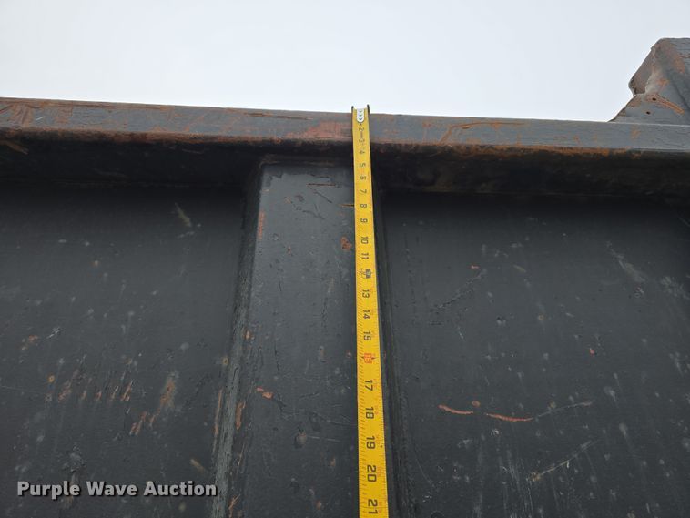 image for item DW3186 2001 Mack RD688S dump truck