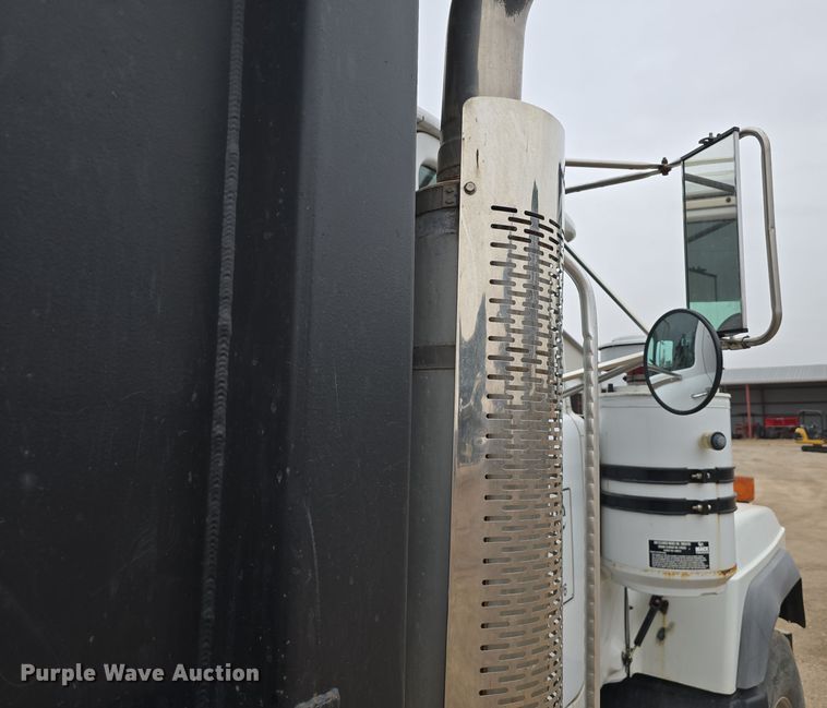 image for item DW3186 2001 Mack RD688S dump truck