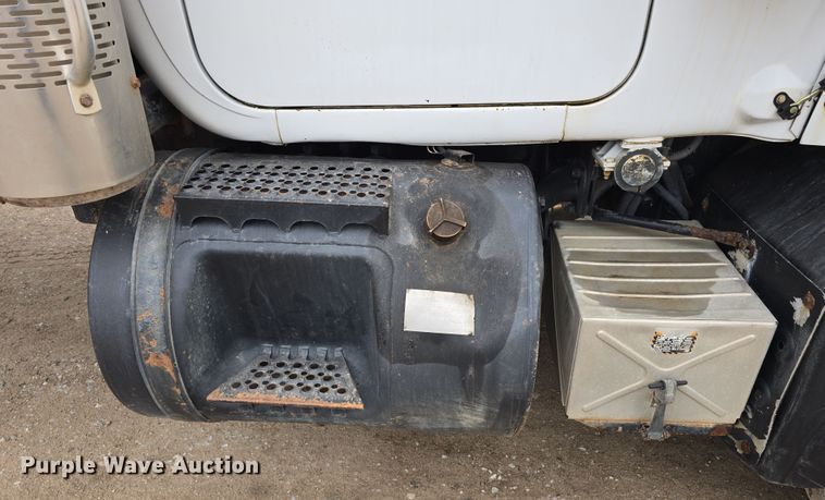 image for item DW3186 2001 Mack RD688S dump truck