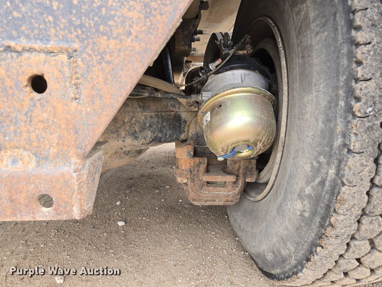 image for item DW3186 2001 Mack RD688S dump truck