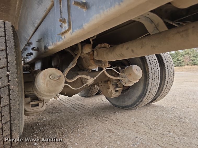 image for item DW3186 2001 Mack RD688S dump truck