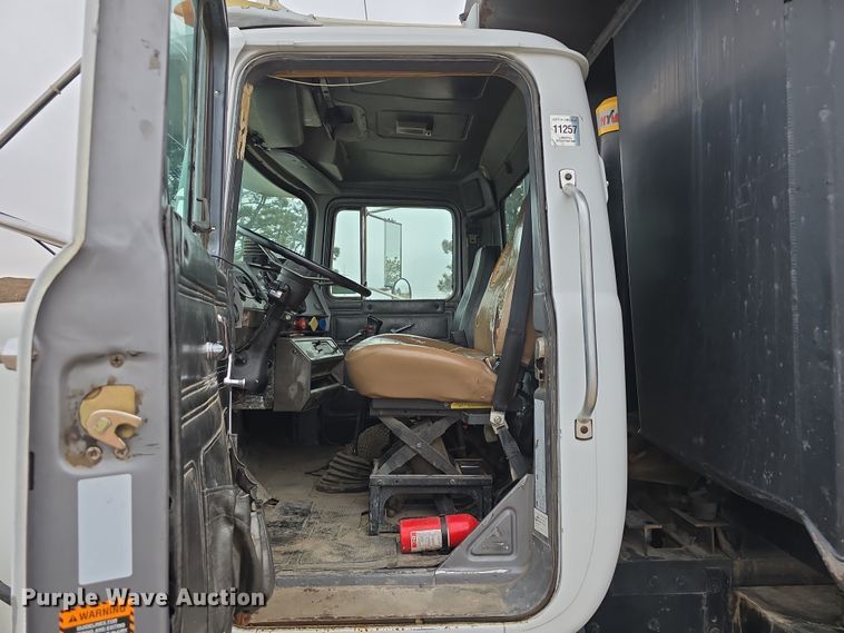 image for item DW3186 2001 Mack RD688S dump truck