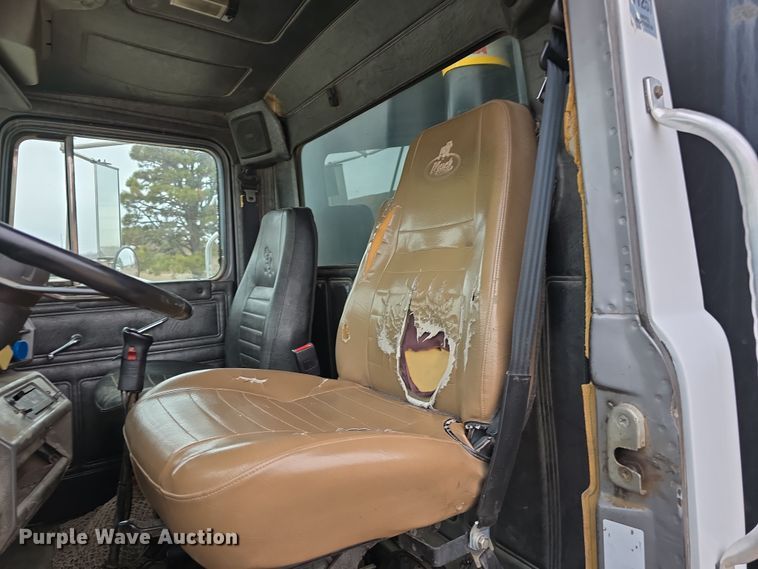 image for item DW3186 2001 Mack RD688S dump truck