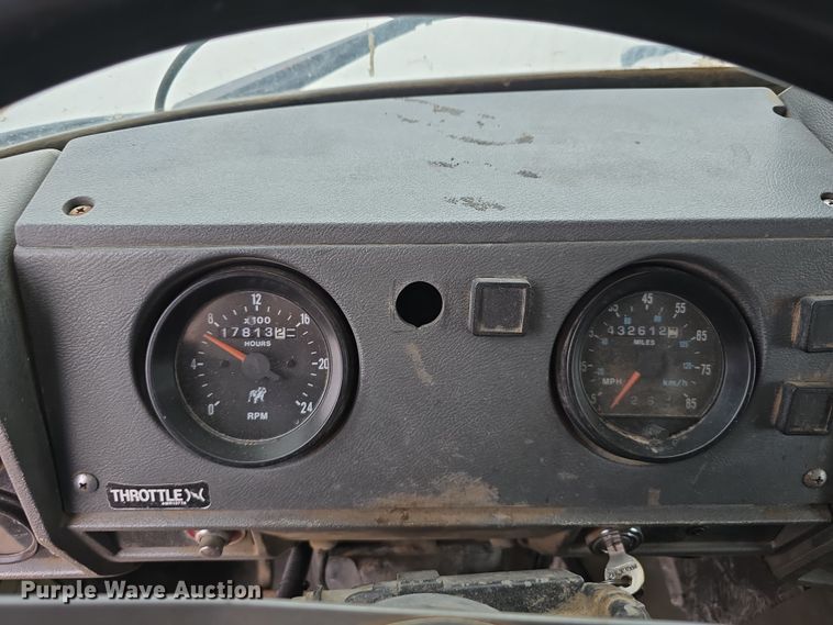 image for item DW3186 2001 Mack RD688S dump truck