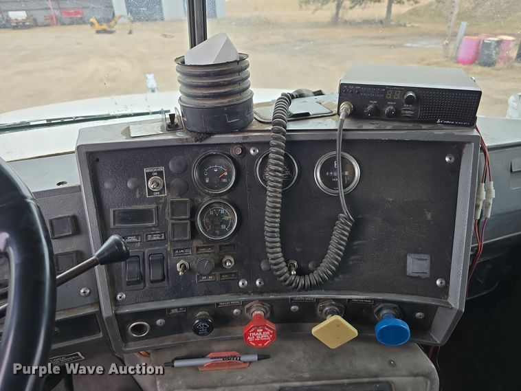 image for item DW3186 2001 Mack RD688S dump truck