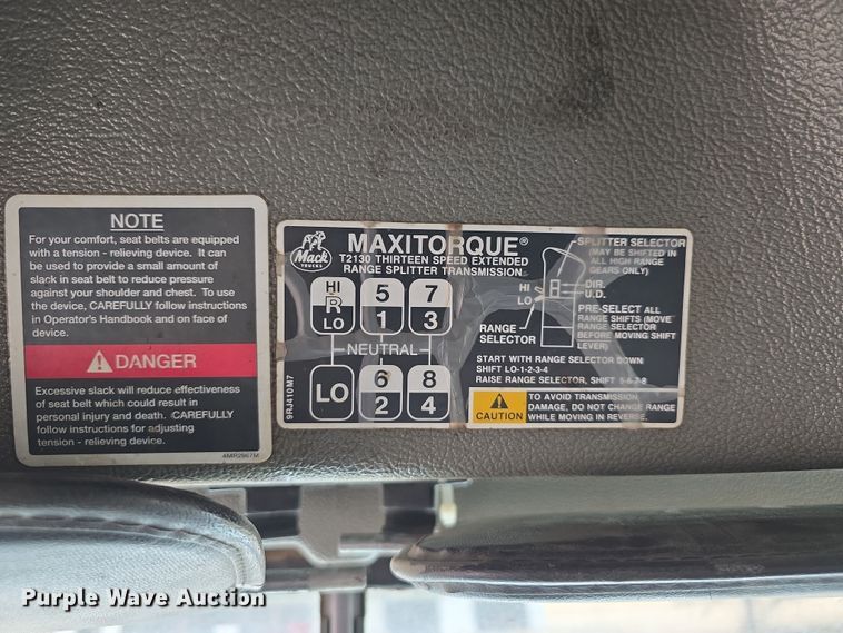 image for item DW3186 2001 Mack RD688S dump truck