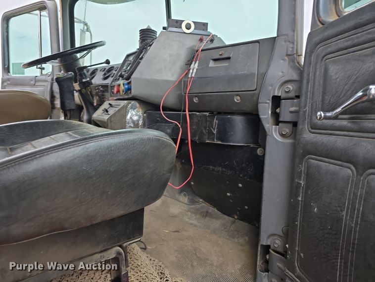 image for item DW3186 2001 Mack RD688S dump truck