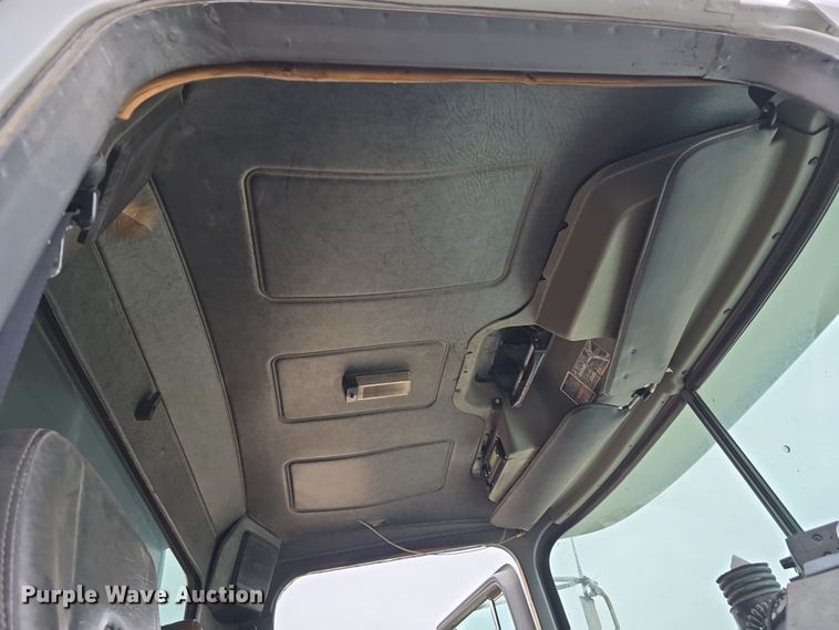 image for item DW3186 2001 Mack RD688S dump truck