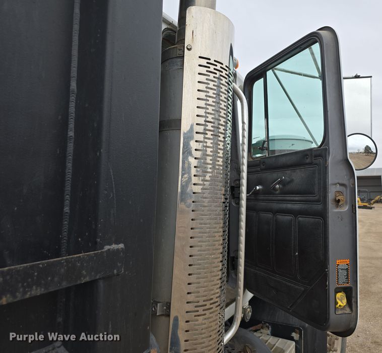 image for item DW3186 2001 Mack RD688S dump truck