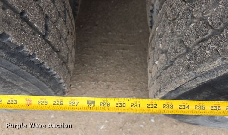 image for item DW3186 2001 Mack RD688S dump truck