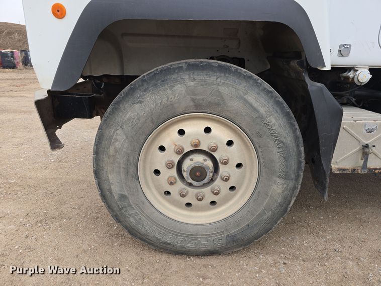 image for item DW3186 2001 Mack RD688S dump truck