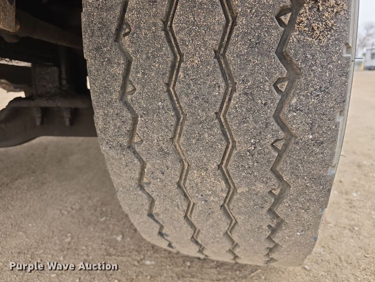 image for item DW3186 2001 Mack RD688S dump truck