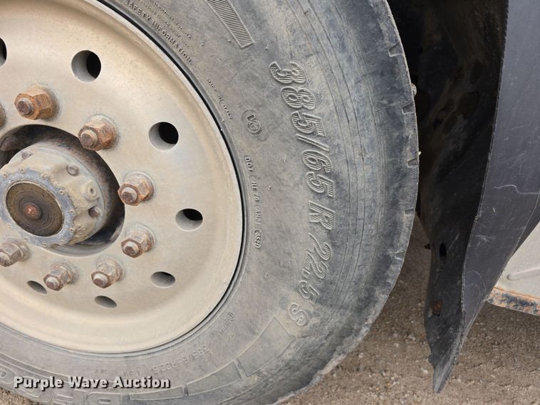 image for item DW3186 2001 Mack RD688S dump truck