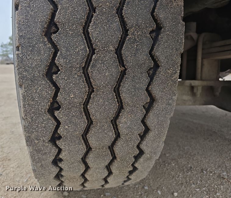 image for item DW3186 2001 Mack RD688S dump truck