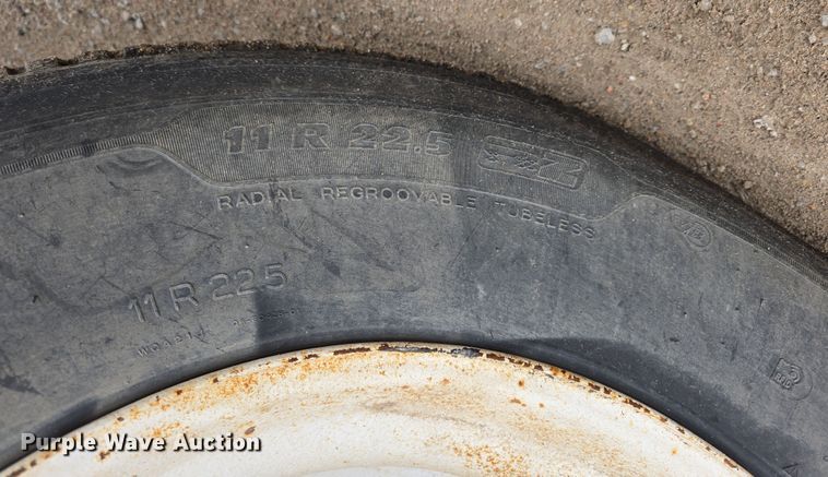 image for item DW3186 2001 Mack RD688S dump truck