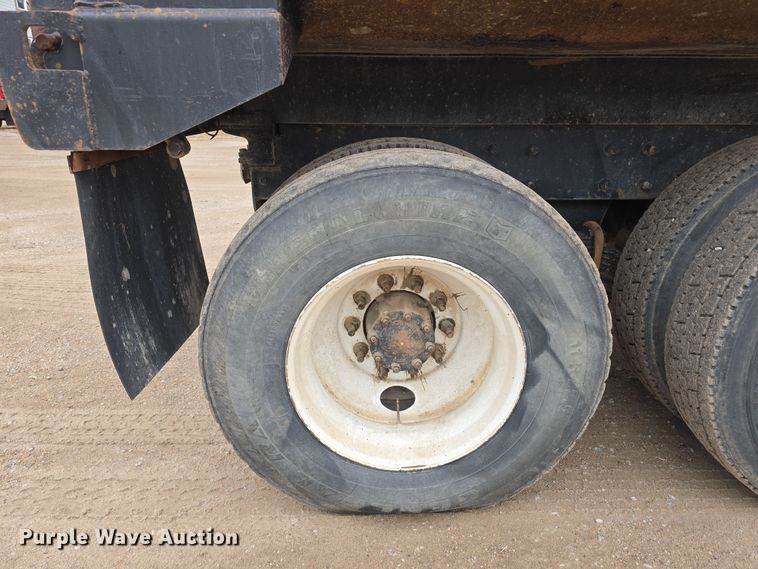 image for item DW3186 2001 Mack RD688S dump truck