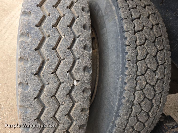 image for item DW3186 2001 Mack RD688S dump truck