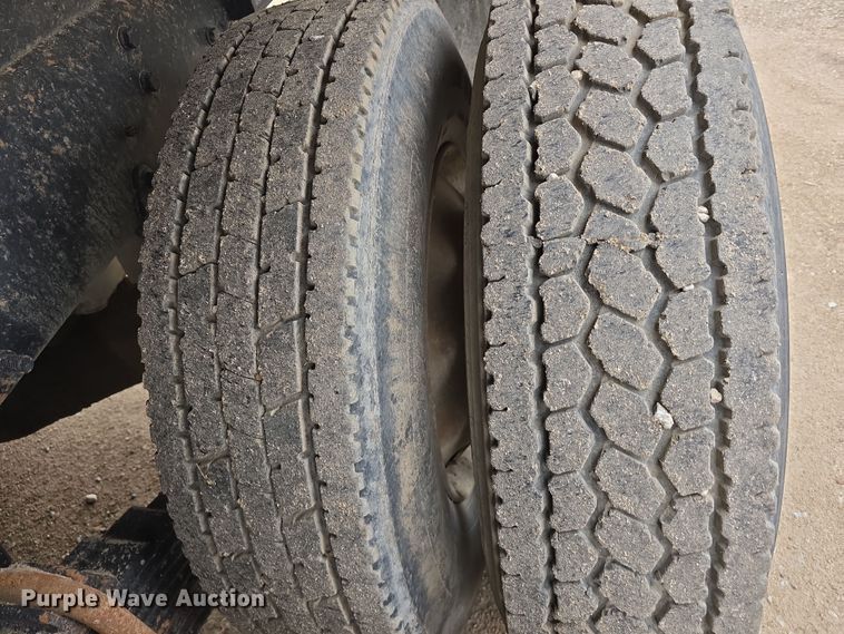 image for item DW3186 2001 Mack RD688S dump truck