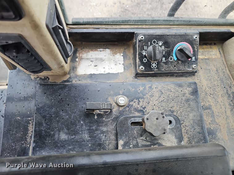 image for item DW3187 2001 Caterpillar 963C track loader