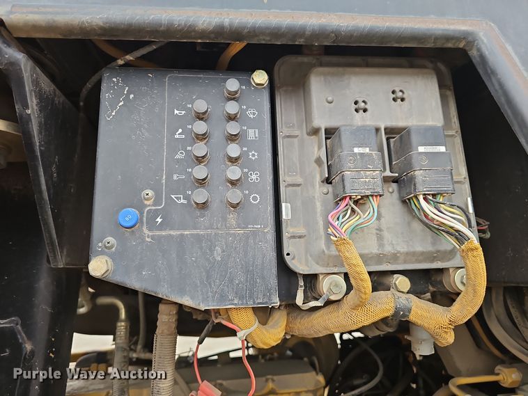 image for item DW3187 2001 Caterpillar 963C track loader