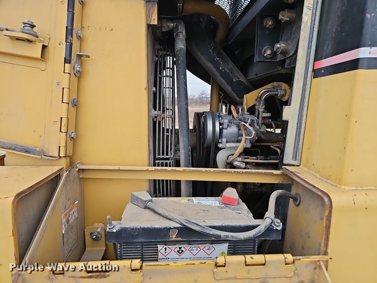 image for item DW3187 2001 Caterpillar 963C track loader