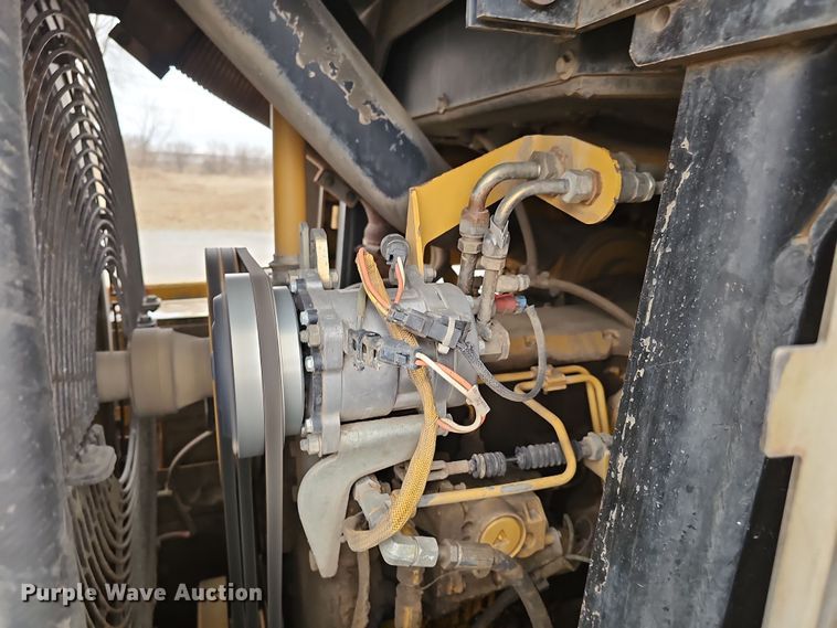 image for item DW3187 2001 Caterpillar 963C track loader