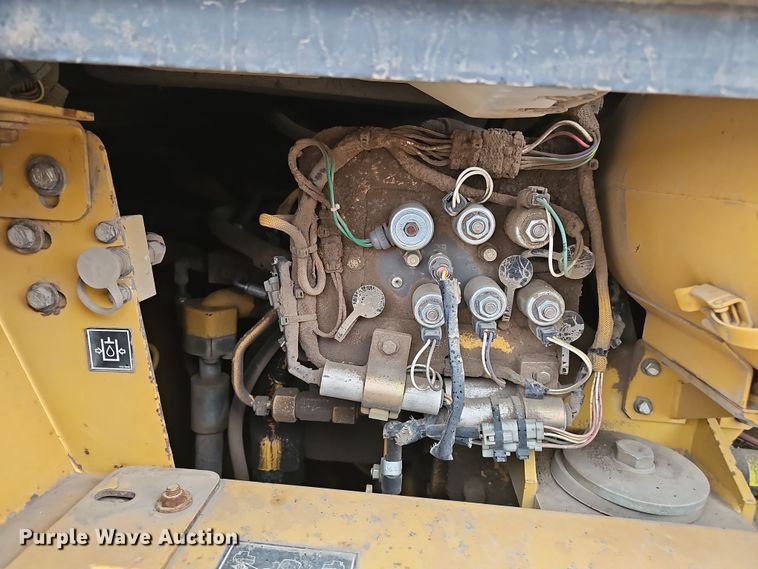 image for item DW3187 2001 Caterpillar 963C track loader