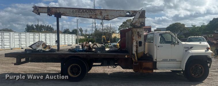 image for item EC3469 1987 Ford F700 crane truck