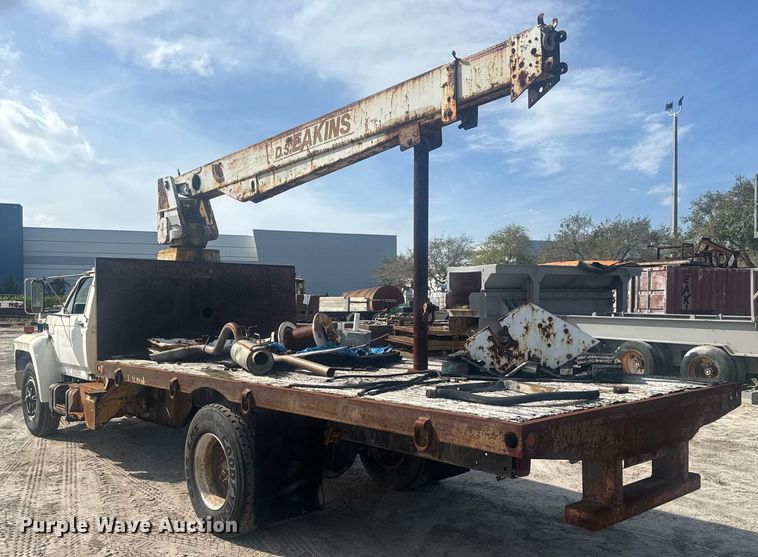 image for item EC3469 1987 Ford F700 crane truck