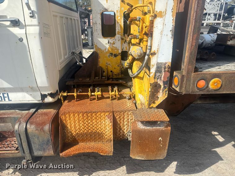 image for item EC3469 1987 Ford F700 crane truck