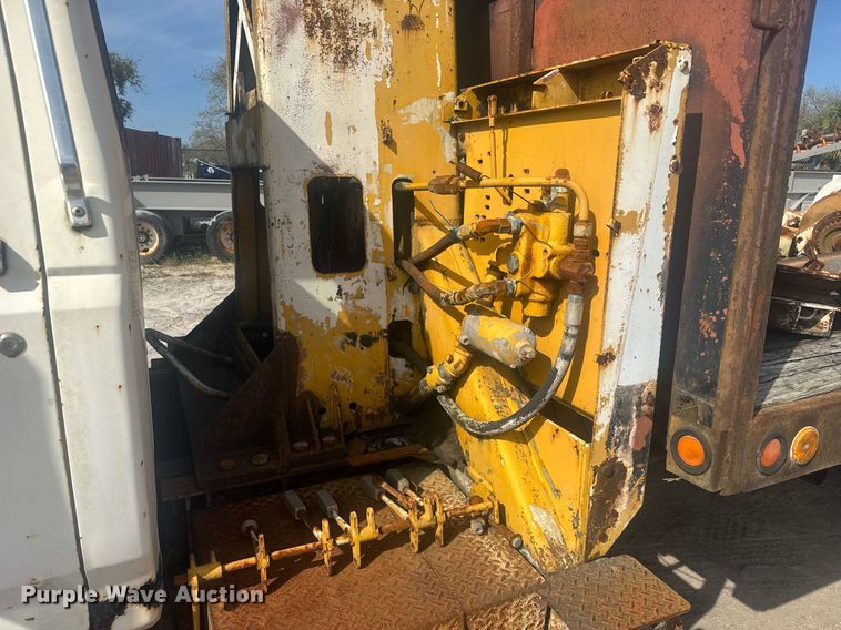 image for item EC3469 1987 Ford F700 crane truck