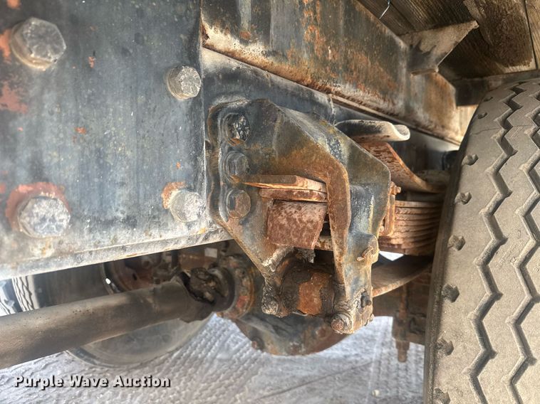 image for item EC3469 1987 Ford F700 crane truck