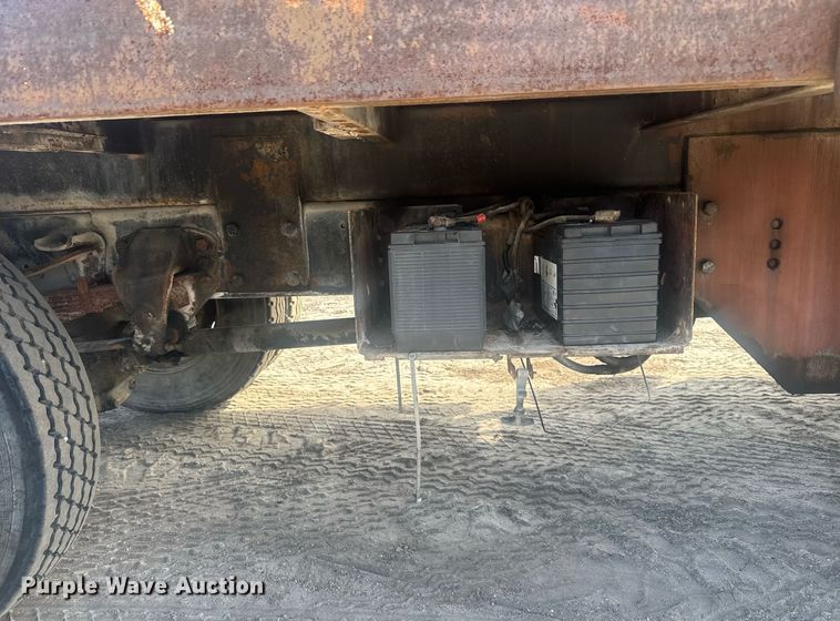 image for item EC3469 1987 Ford F700 crane truck