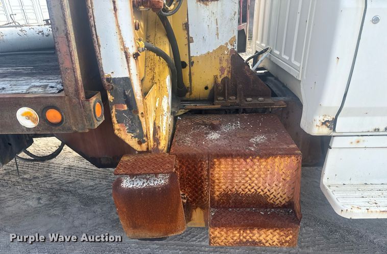 image for item EC3469 1987 Ford F700 crane truck