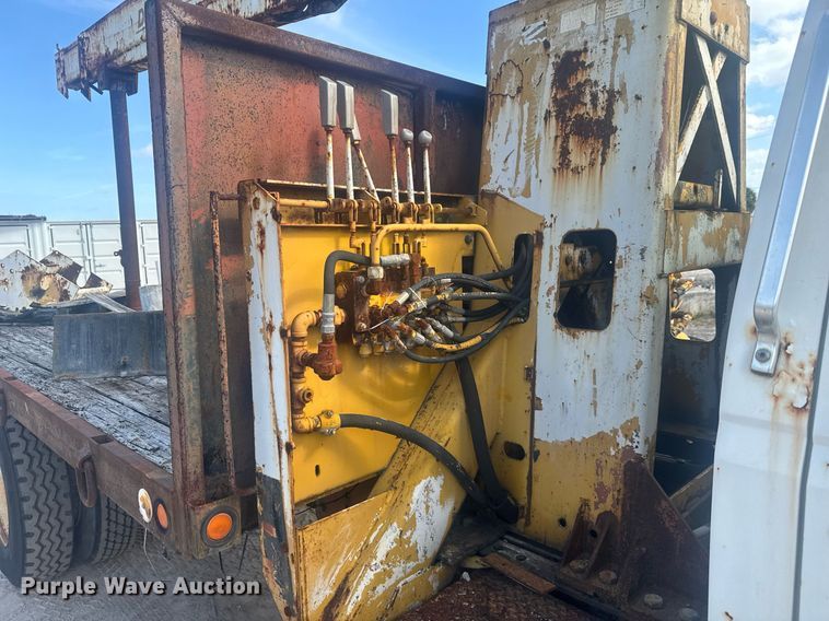 image for item EC3469 1987 Ford F700 crane truck