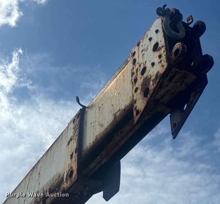 image for item EC3469 1987 Ford F700 crane truck