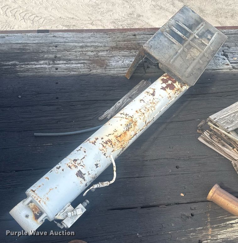 image for item EC3469 1987 Ford F700 crane truck