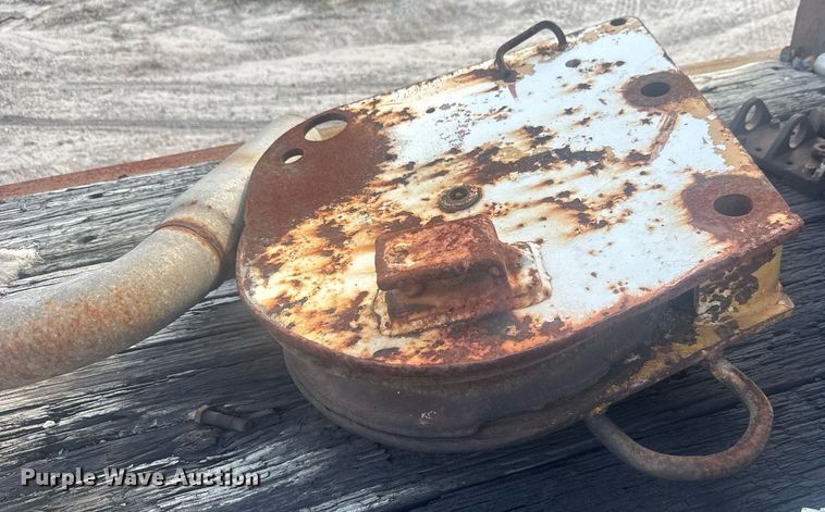 image for item EC3469 1987 Ford F700 crane truck