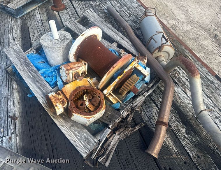 image for item EC3469 1987 Ford F700 crane truck