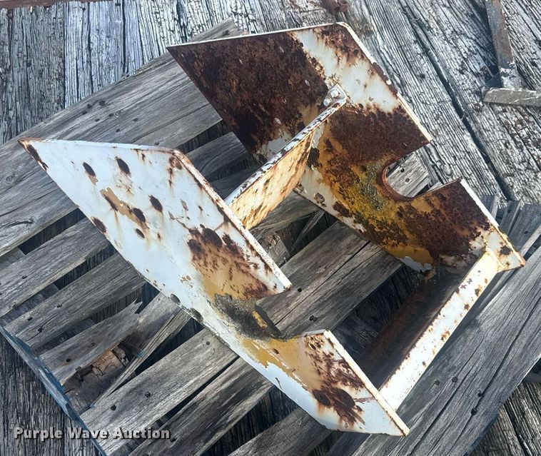 image for item EC3469 1987 Ford F700 crane truck