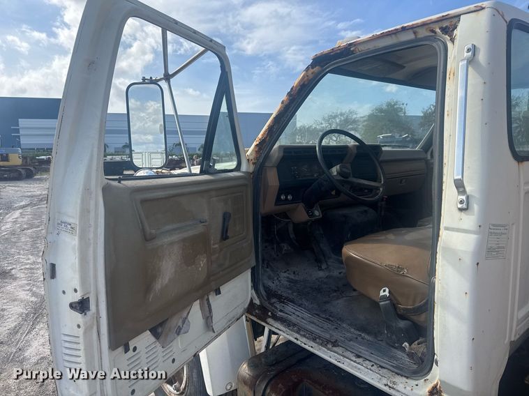image for item EC3469 1987 Ford F700 crane truck