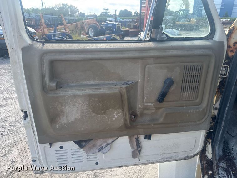 image for item EC3469 1987 Ford F700 crane truck