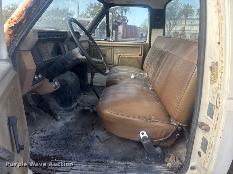 image for item EC3469 1987 Ford F700 crane truck