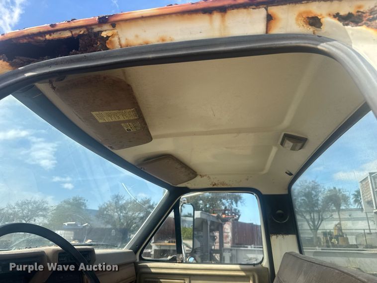 image for item EC3469 1987 Ford F700 crane truck