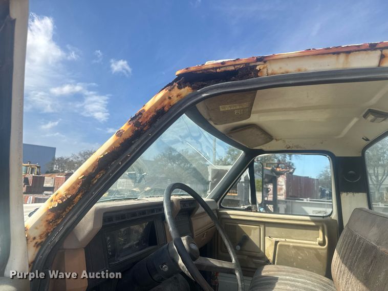 image for item EC3469 1987 Ford F700 crane truck